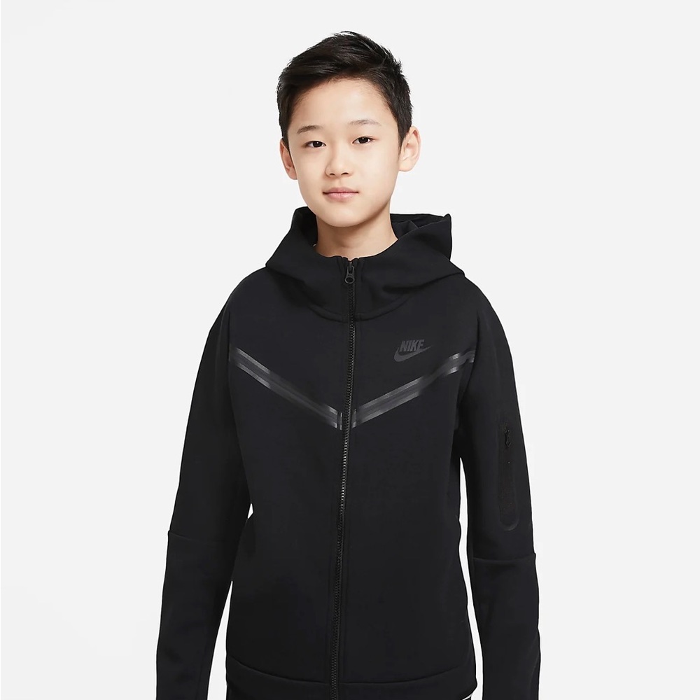 Black boys nike tech, size XL